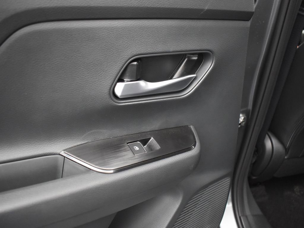 New 2026 Nissan Kicks SR w/ Cold Weather Package image 15