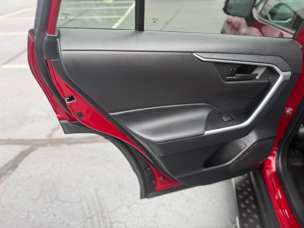 Certified 2025 Toyota RAV4 LE AWD/4WD image 15