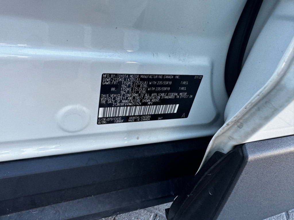 Used 2022 Toyota RAV4 Limited image 17