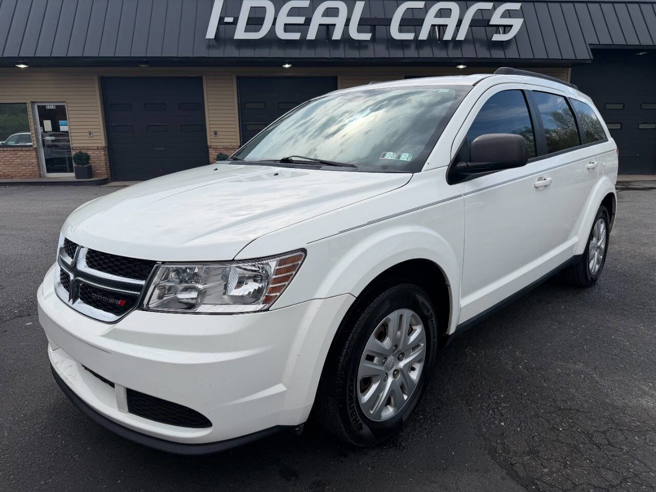 Used 2016 Dodge Journey SE w/ Flexible Seating Group image 2