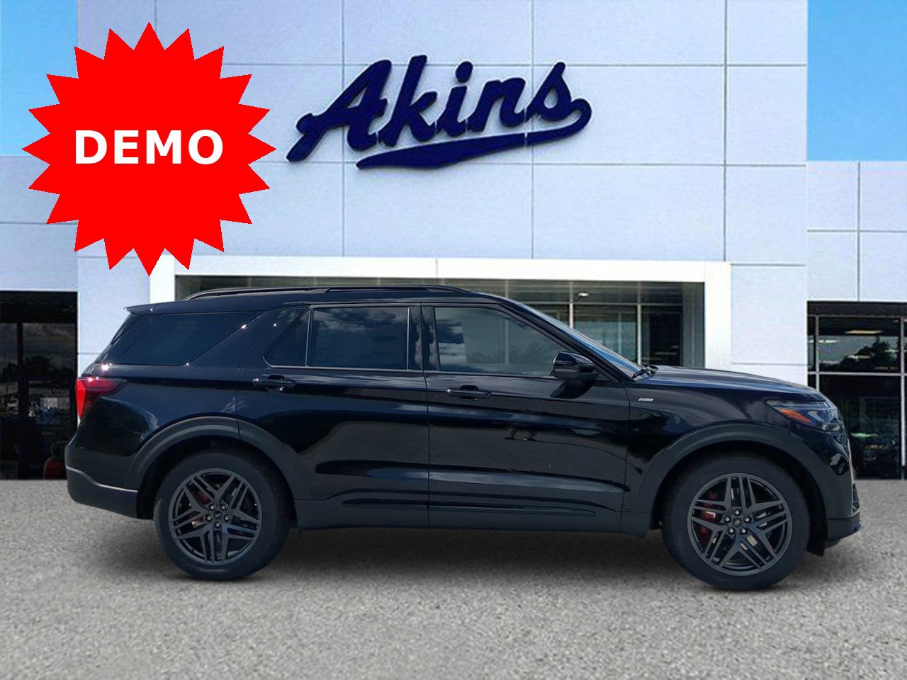 New 2025 Ford Explorer ST-Line w/ Premium Package