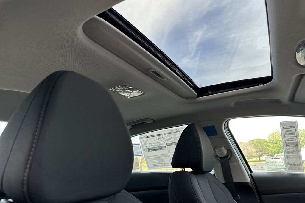 New 2025 Hyundai Elantra SEL image 13