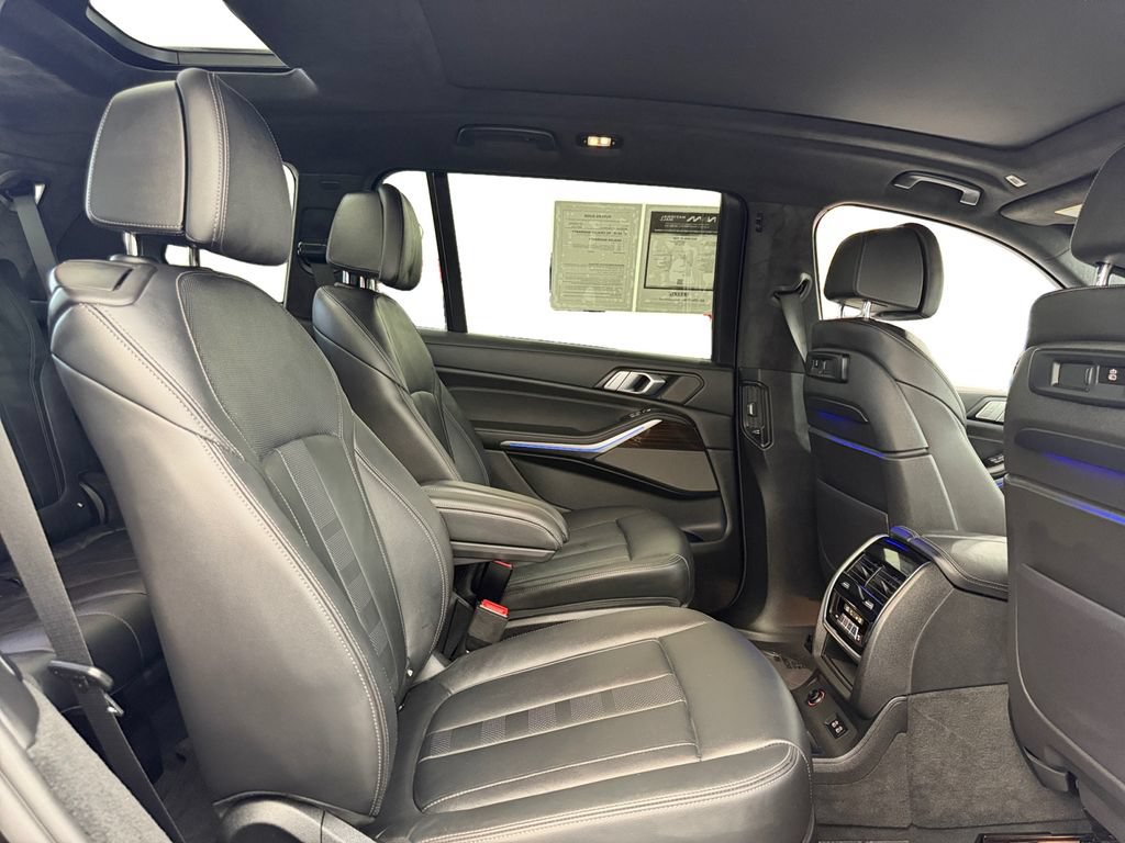 Used 2021 BMW X7 M50i AWD/4WD image 18