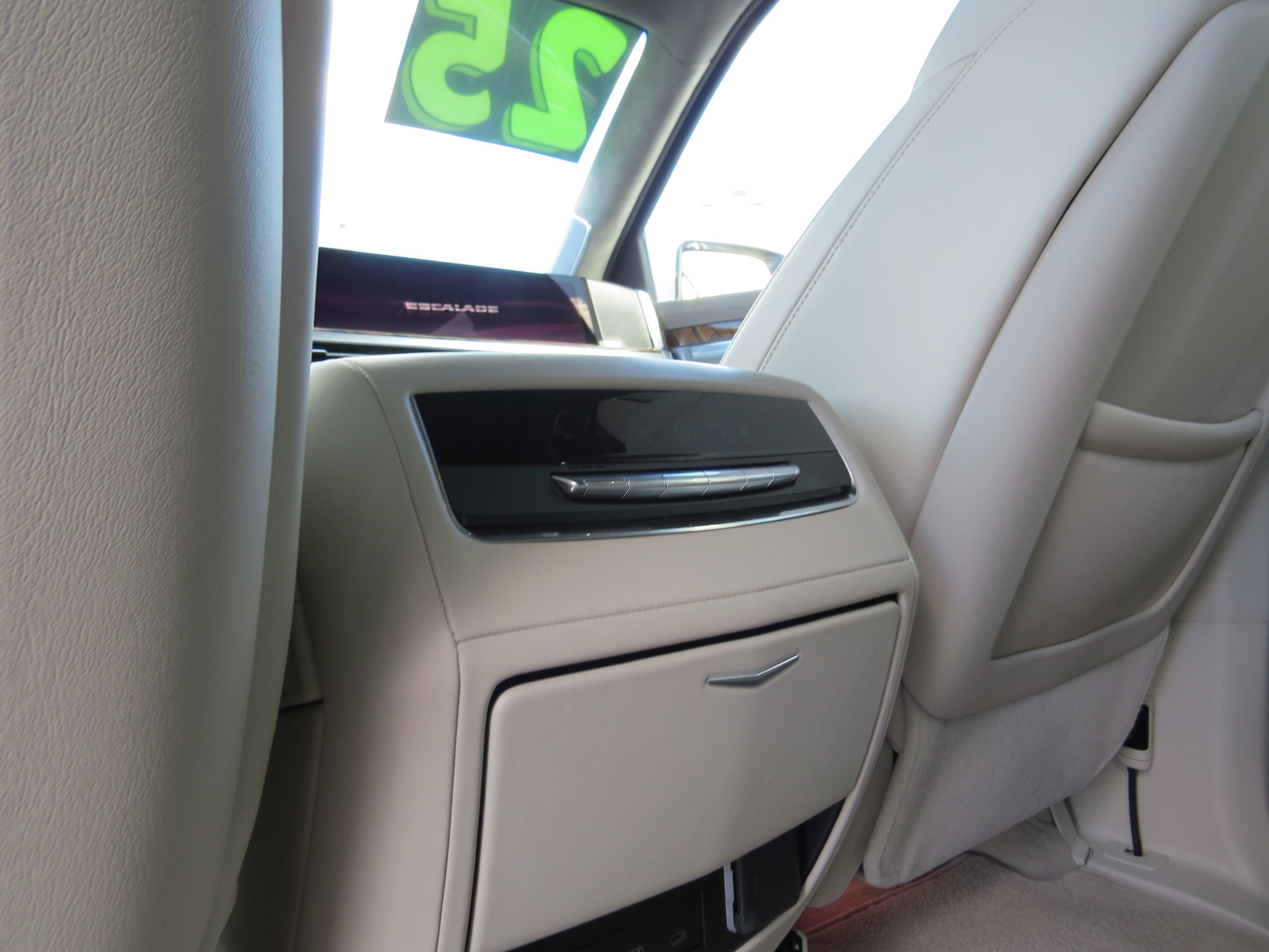 Certified 2025 Cadillac Escalade Premium Luxury Platinum image 17