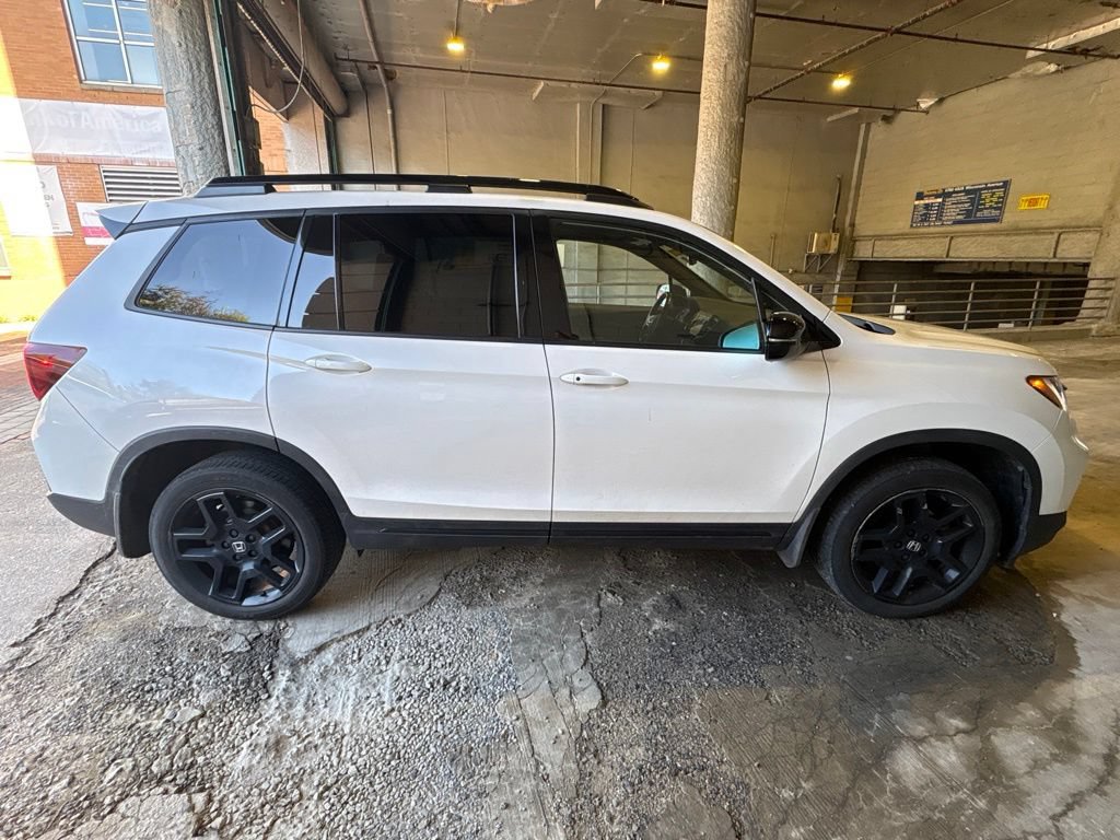 Used 2024 Honda Passport Black Edition image 2