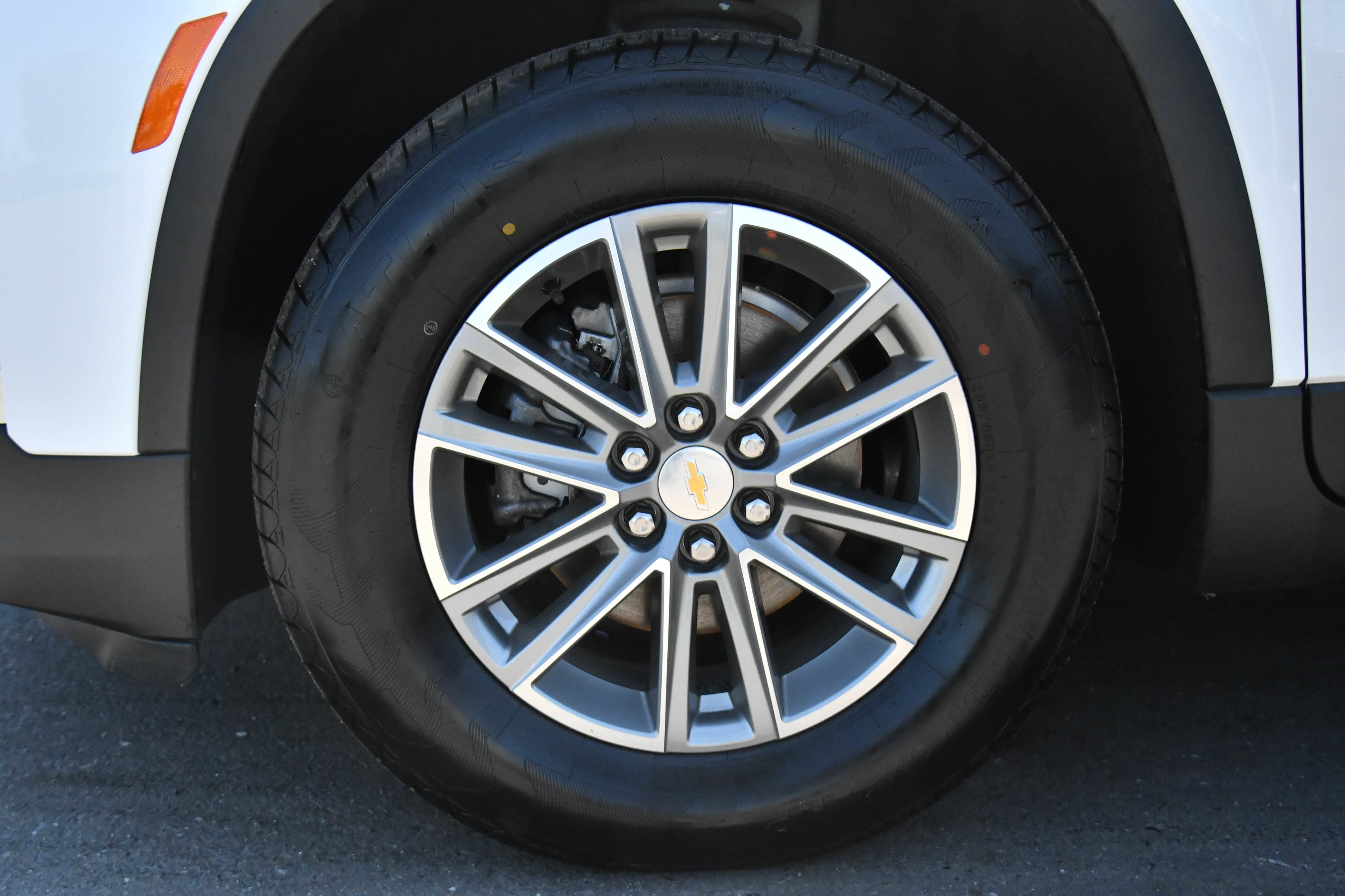 Used 2023 Chevrolet Traverse LT FWD image 12