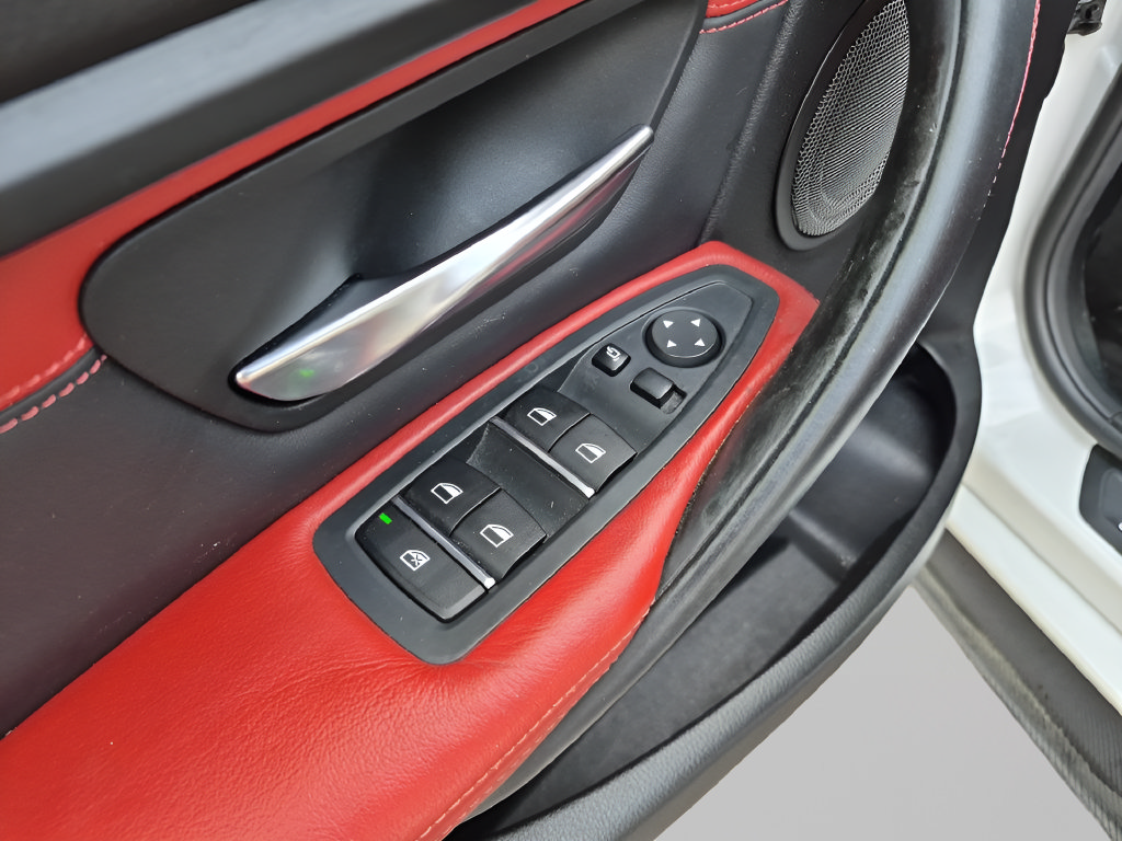 Used 2018 BMW M3 RWD image 16