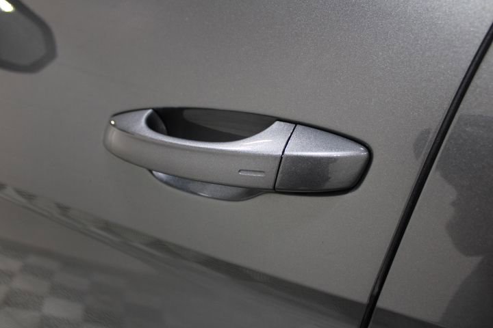 Used 2024 Volkswagen Atlas SE image 12