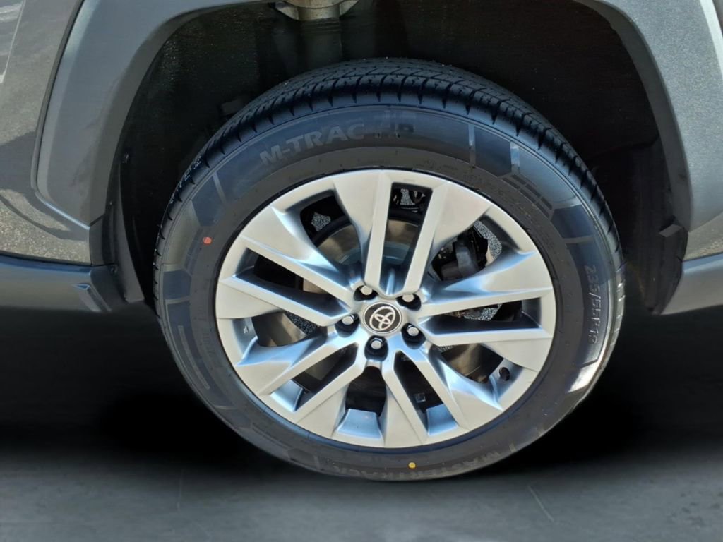Used 2023 Toyota RAV4 XLE Premium image 11