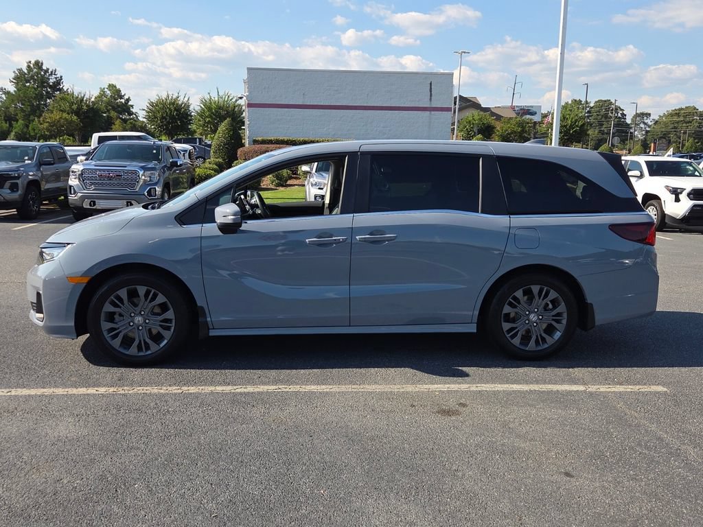 Used 2025 Honda Odyssey Touring image 4