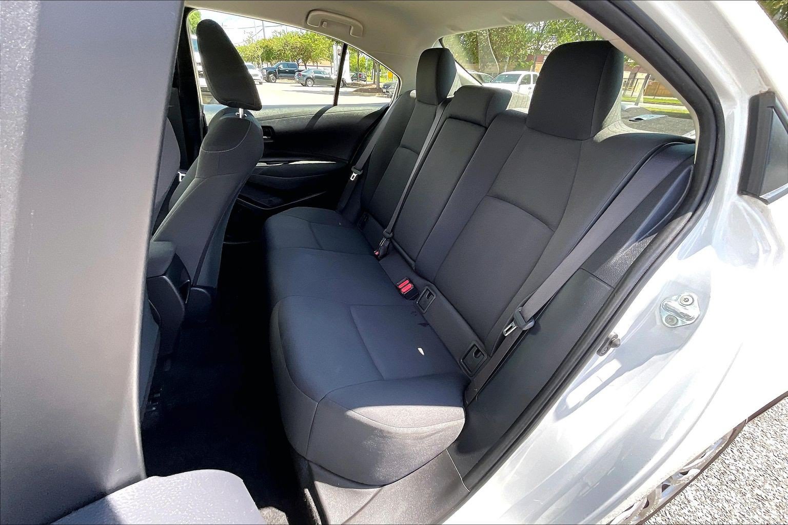Used 2022 Toyota Corolla LE FWD image 29