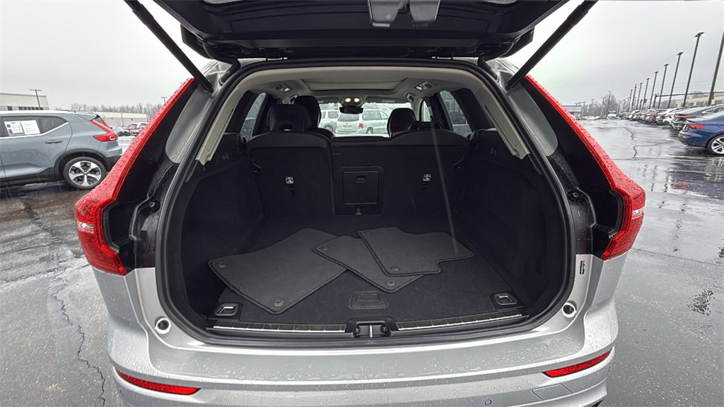 Certified 2025 Volvo XC60 B5 Plus image 28