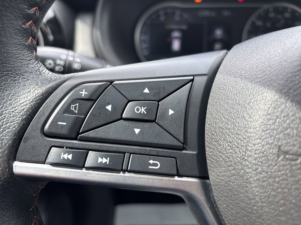 Used 2020 Nissan Kicks SR w/ Exterior Package image 18