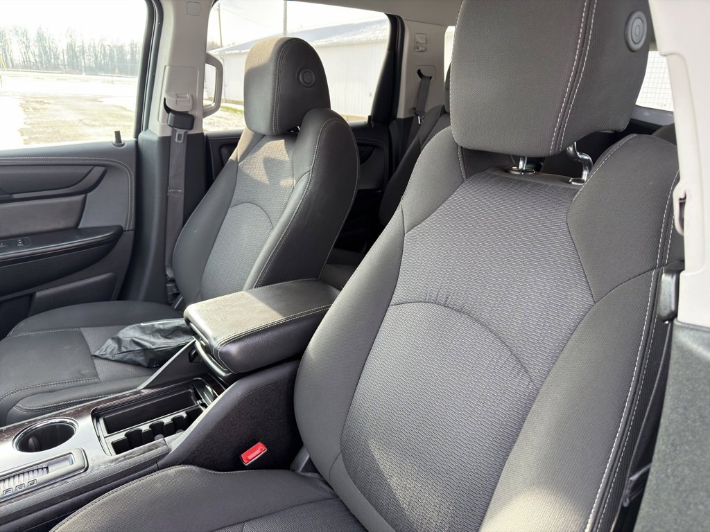 Used 2017 Chevrolet Traverse LT w/ Style and Technology Package image 16