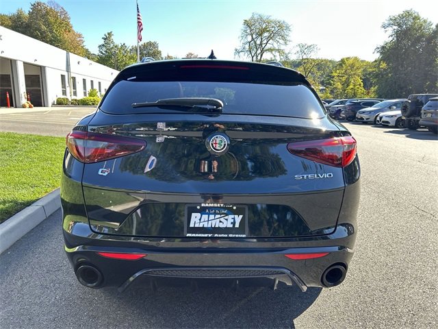 Used 2022 Alfa Romeo Stelvio Veloce image 7