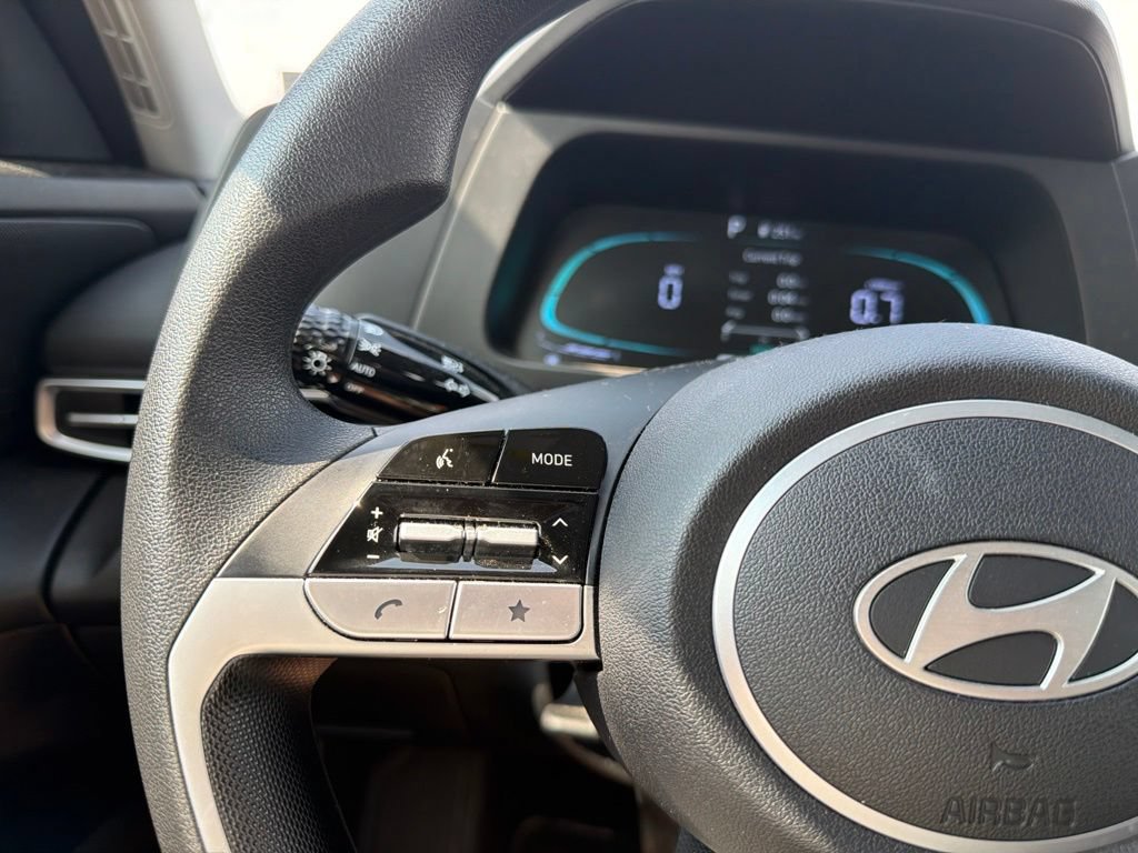 Certified 2025 Hyundai Elantra SE FWD image 30