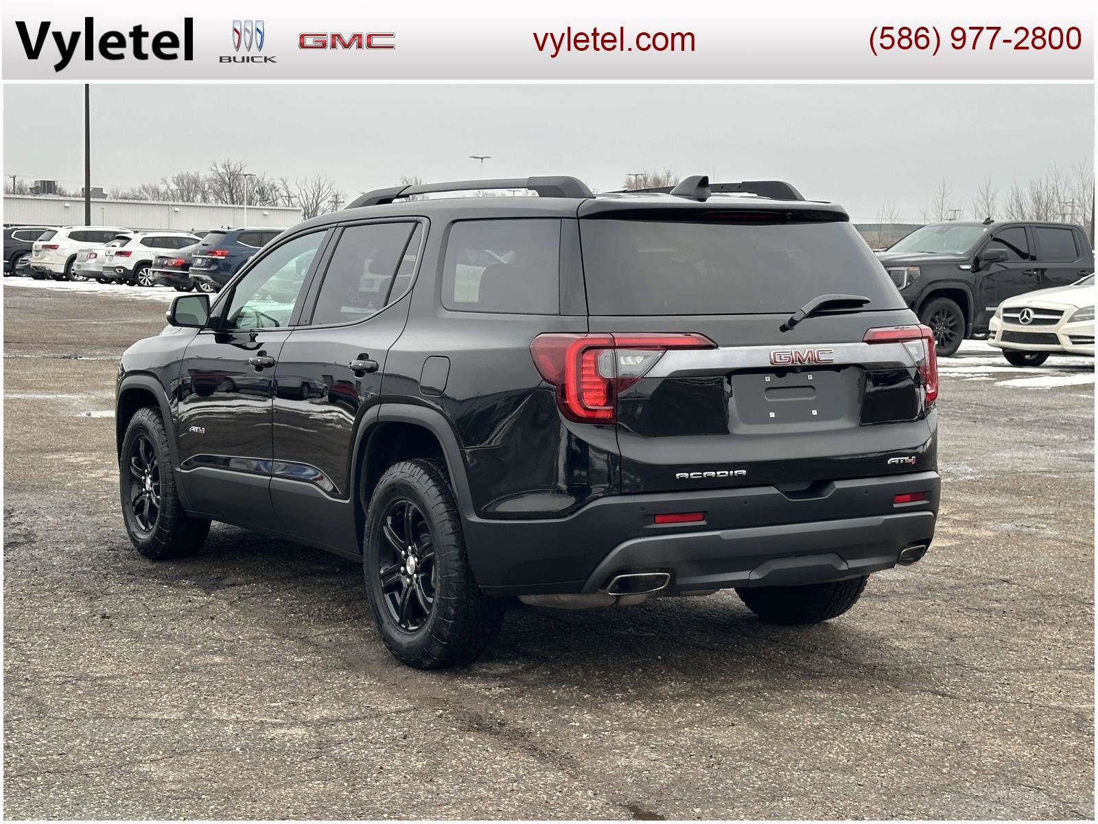 Used 2023 GMC Acadia AT4 w/ Technology Package image 4