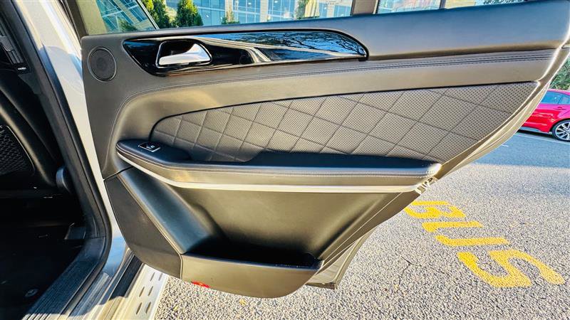 Used 2014 Mercedes-Benz GL 550 4MATIC image 28