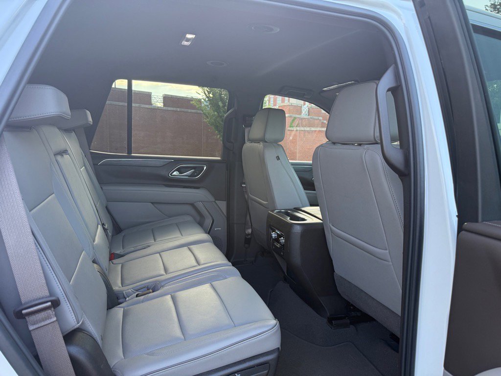 Used 2024 GMC Yukon SLT w/ SLT Luxury Package image 15
