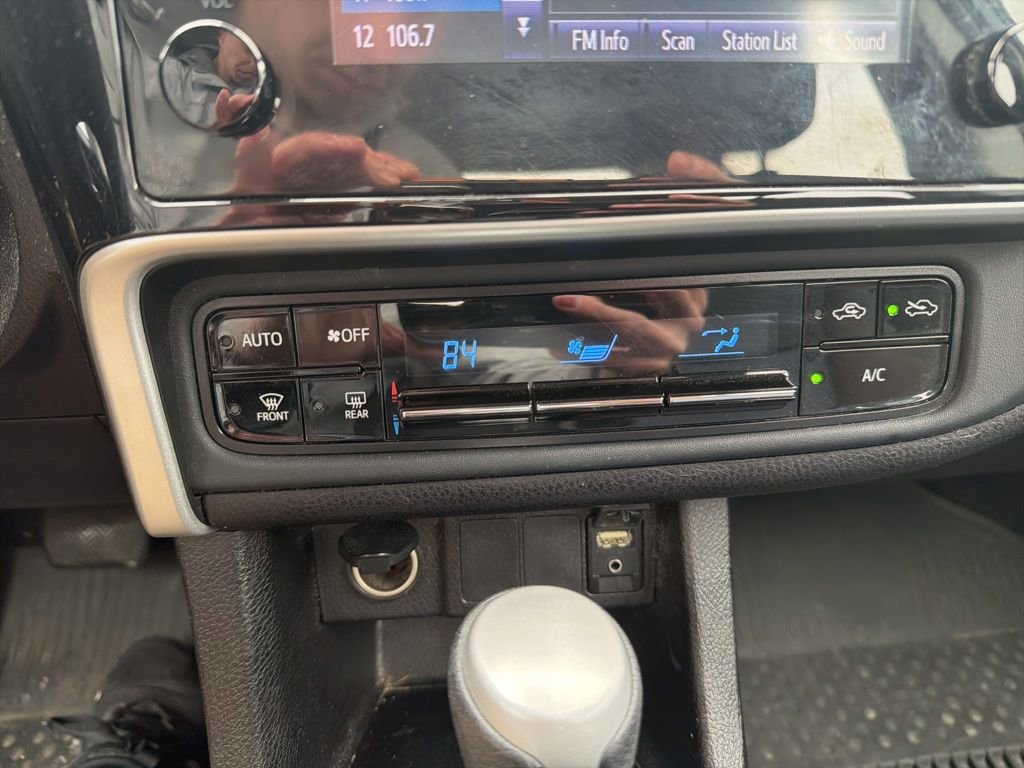 Used 2018 Toyota Corolla LE image 18