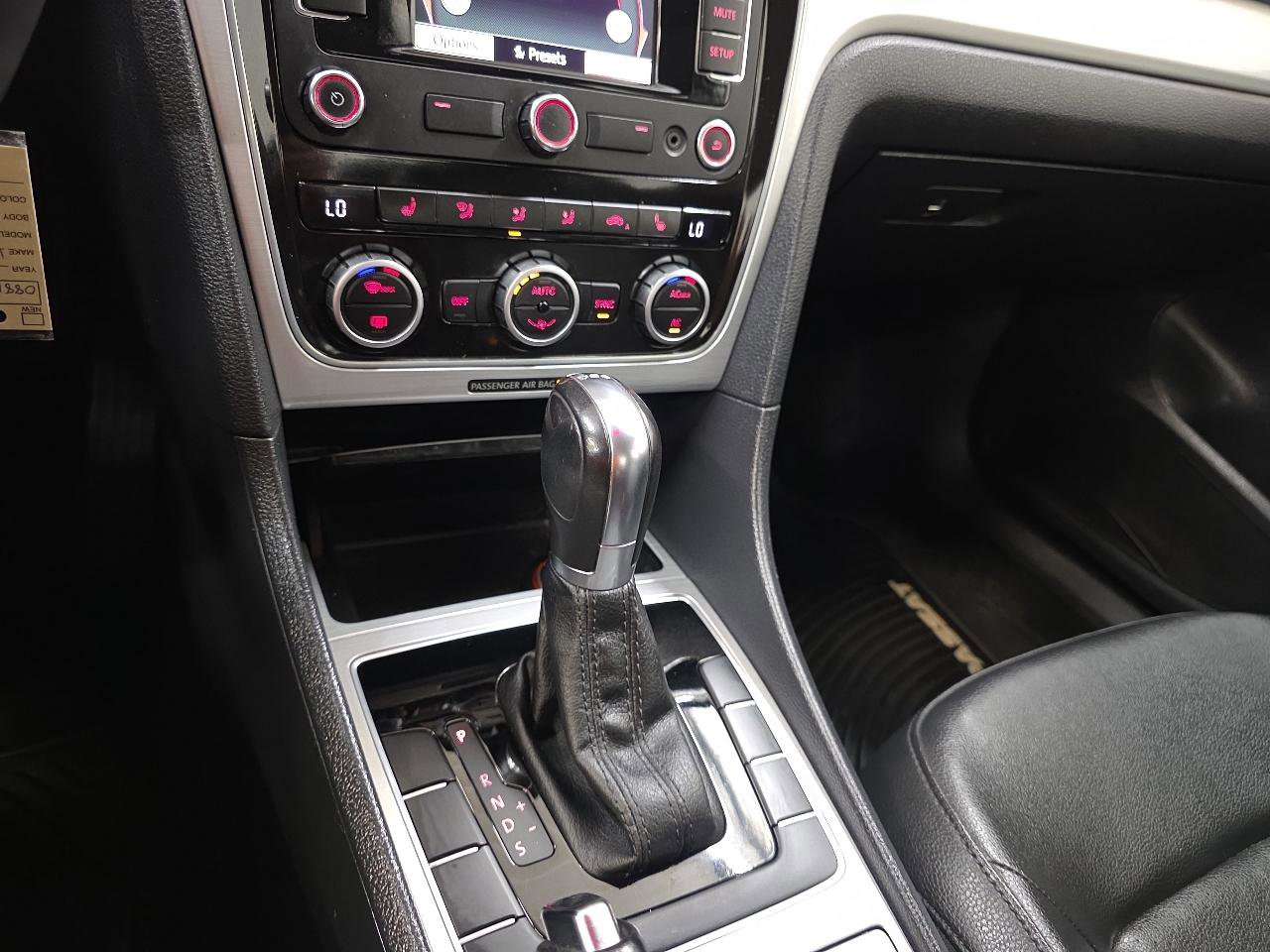 Used 2012 Volkswagen Passat 3.6 SE image 52