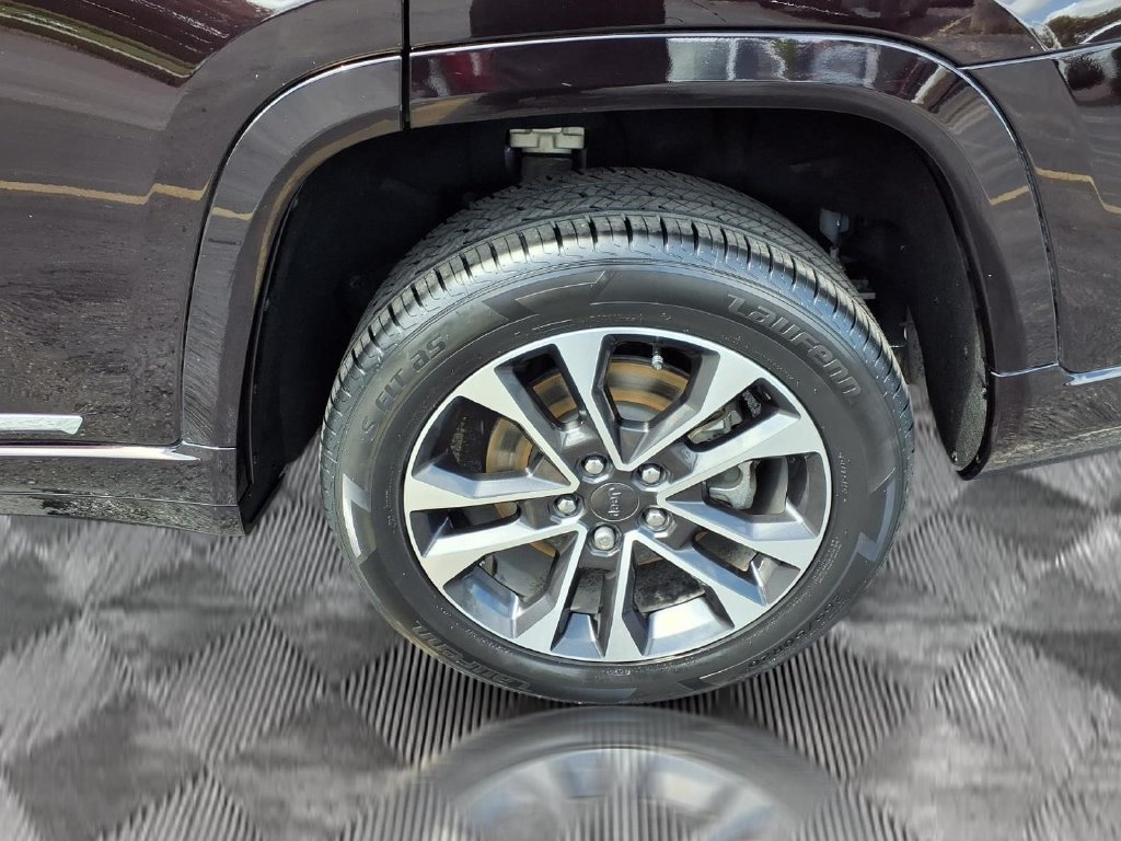 Used 2022 Jeep Grand Cherokee L Overland w/ Luxury Tech Group IV AWD/4WD image 26