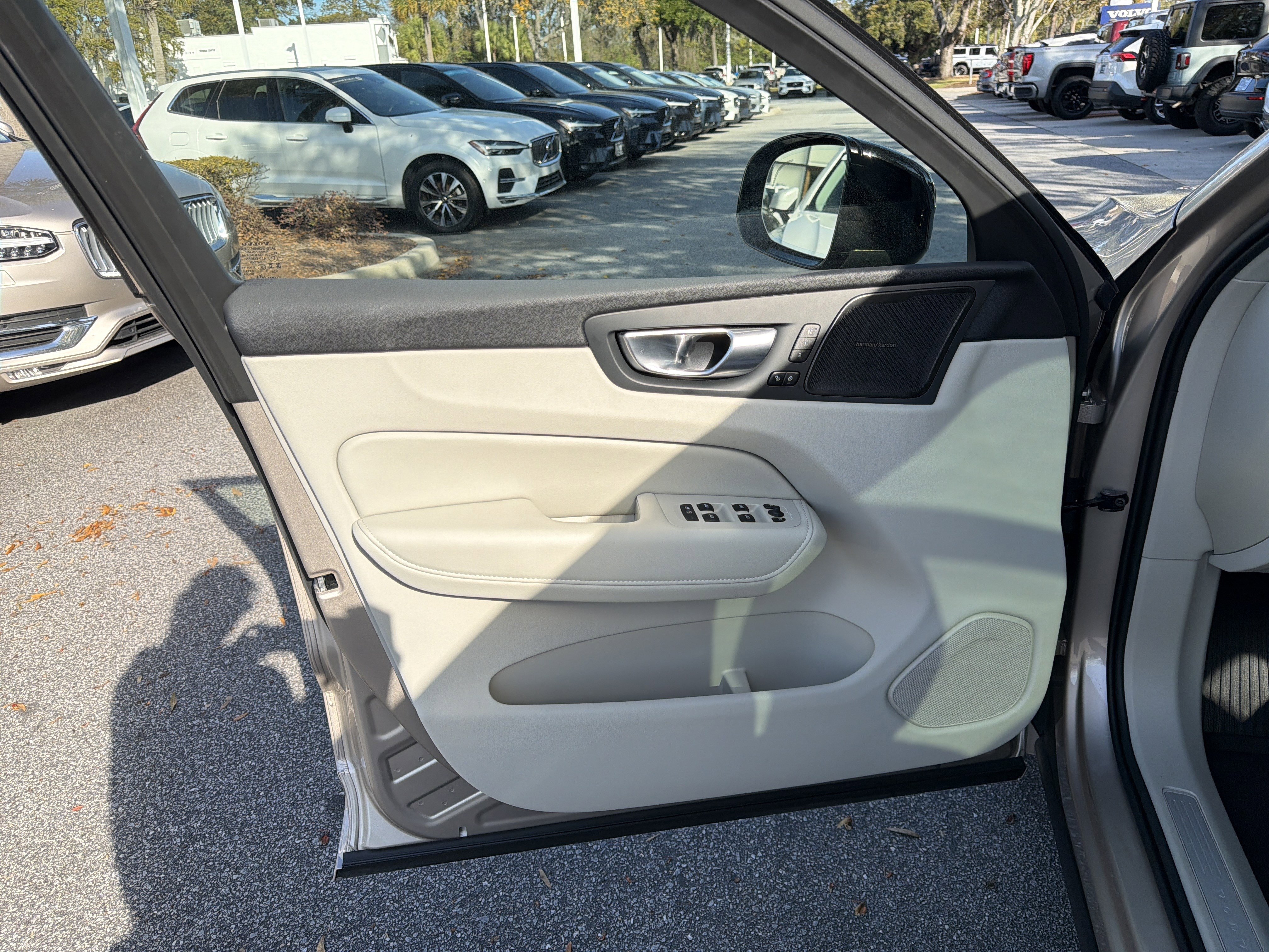 Used 2026 Volvo XC60 B5 Ultra w/ Protection Package Premier image 14