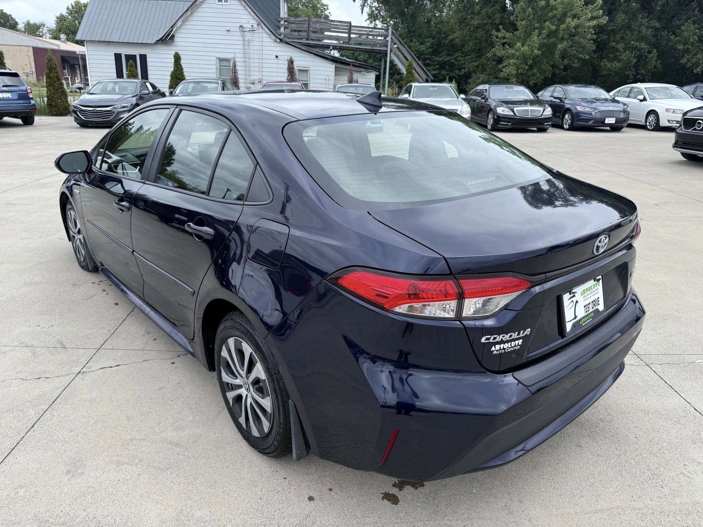 Used 2020 Toyota Corolla LE image 4