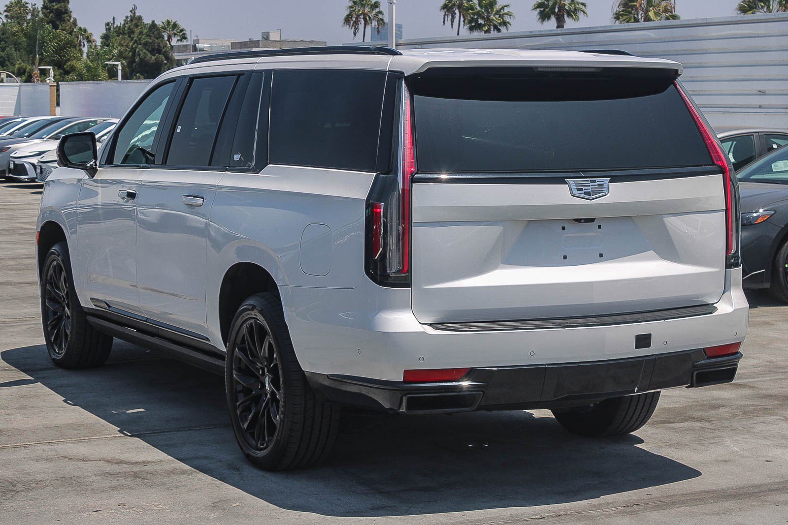 Used 2024 Cadillac Escalade ESV Sport w/ LPO, ONYX Package AWD/4WD image 7