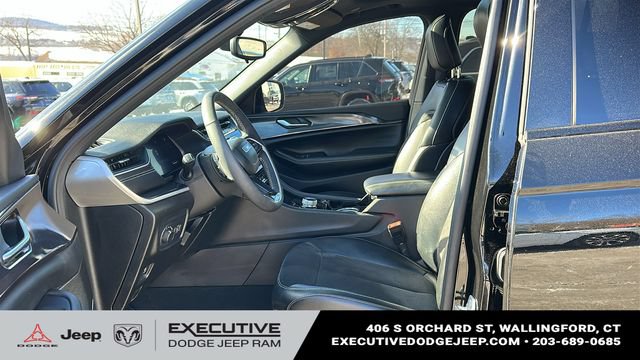Used 2023 Jeep Grand Cherokee Altitude AWD/4WD image 9