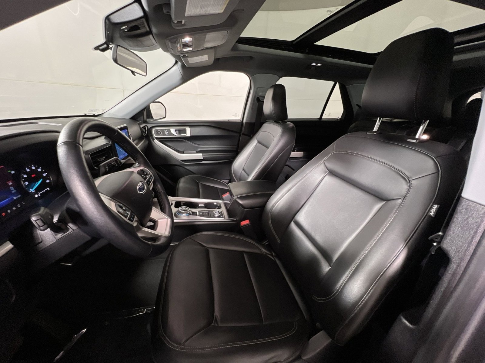 Used 2022 Ford Explorer XLT w/ Equipment Group 202A image 13