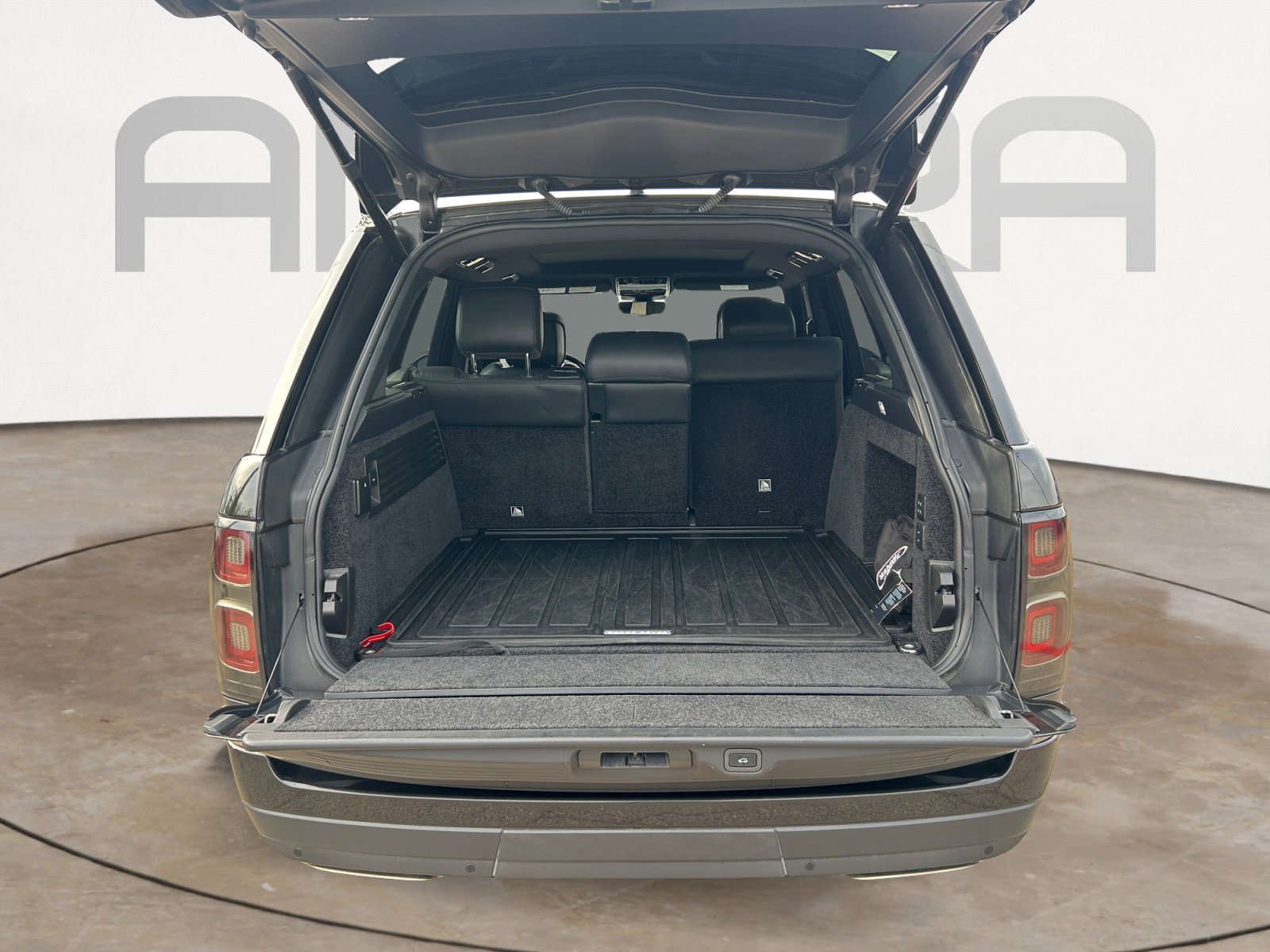 Used 2019 Land Rover Range Rover HSE image 12