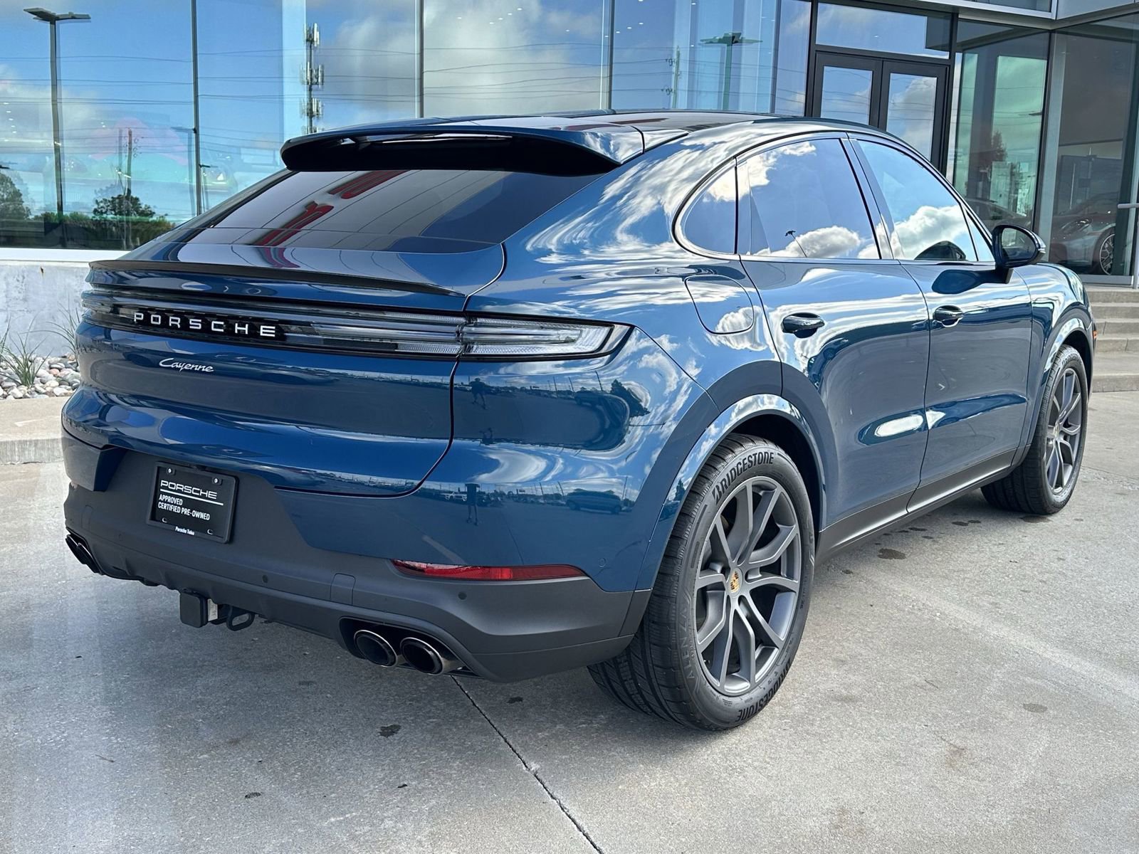 Certified 2024 Porsche Cayenne Coupe image 7
