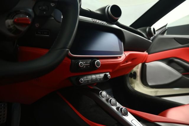 Used 2020 Ferrari Portofino RWD image 46