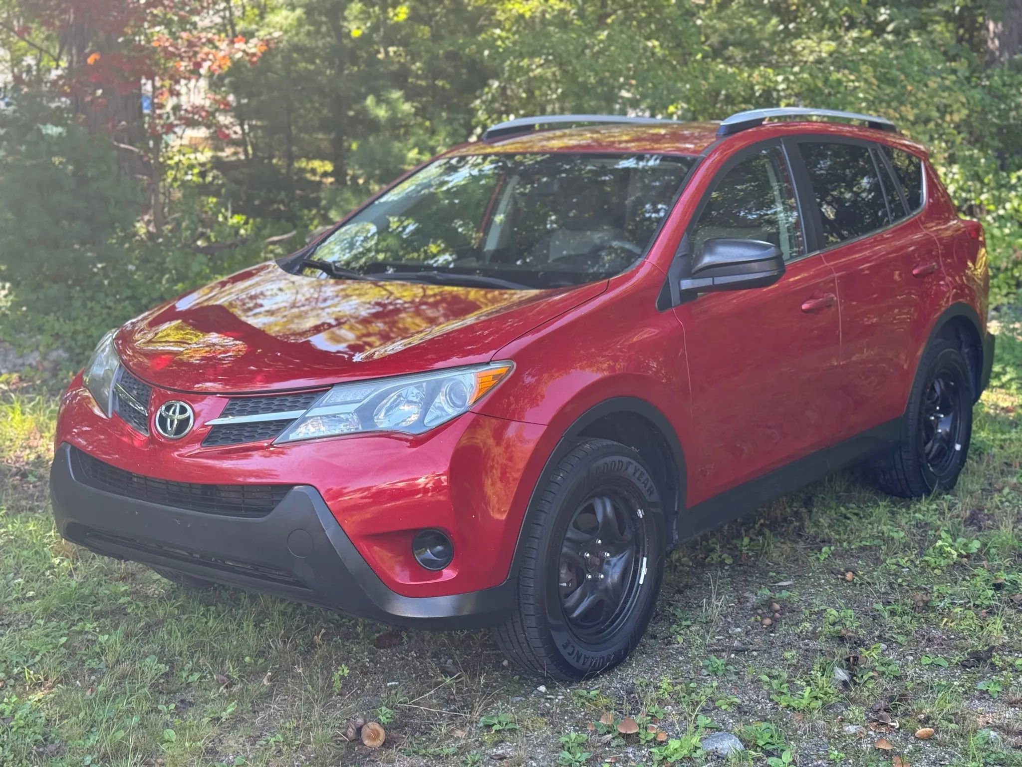 Used 2015 Toyota RAV4 LE image 1