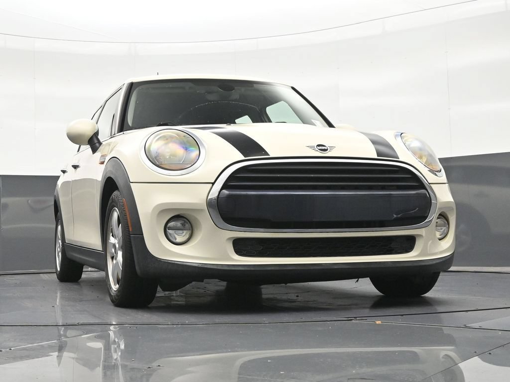 Used 2019 MINI Cooper 4-Door Hardtop w/ Signature Upholstery Package FWD image 30
