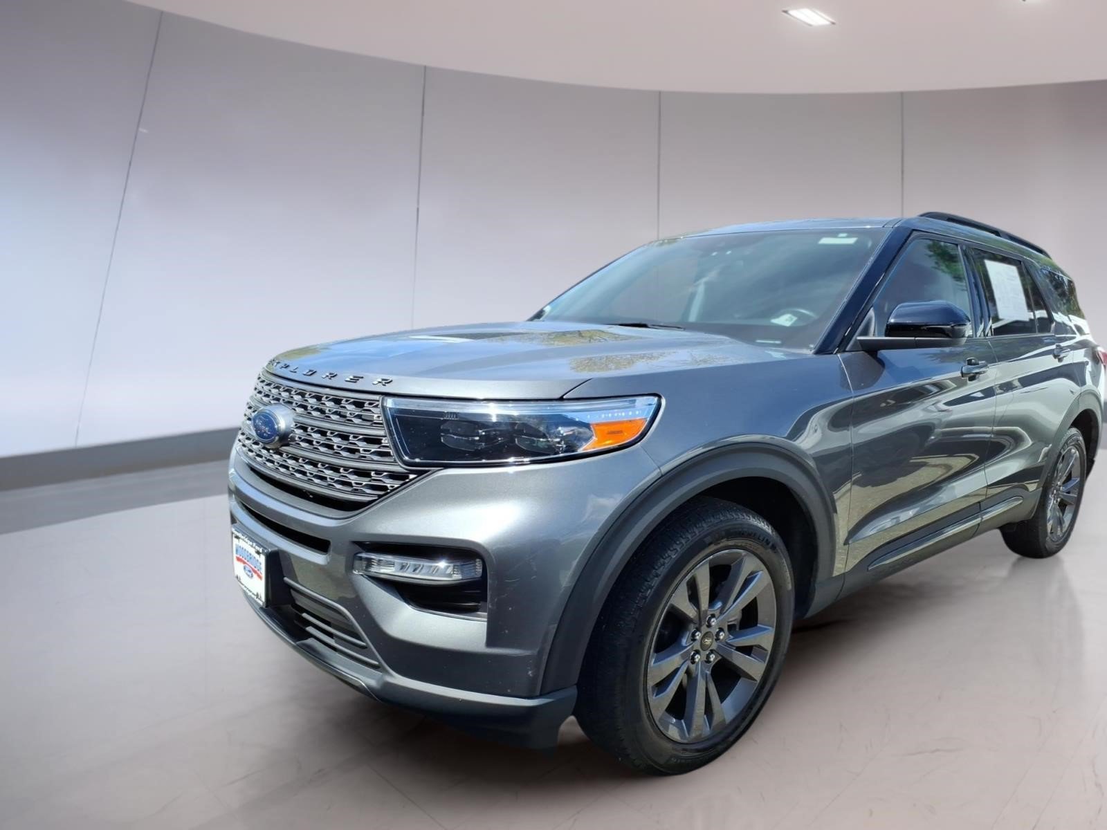 Used 2023 Ford Explorer XLT w/ Equipment Group 202A AWD/4WD image 2