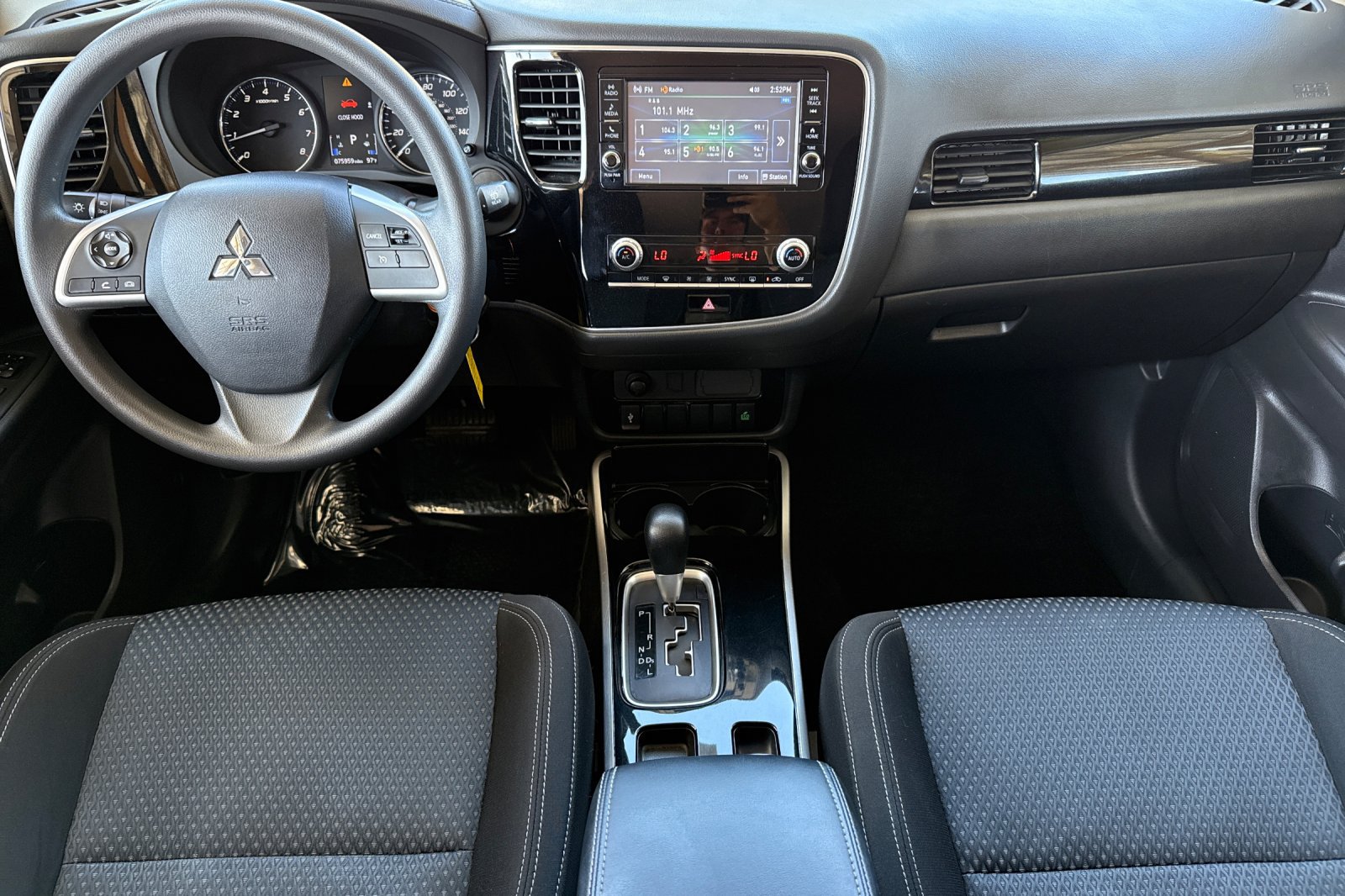 Used 2020 Mitsubishi Outlander ES FWD image 21