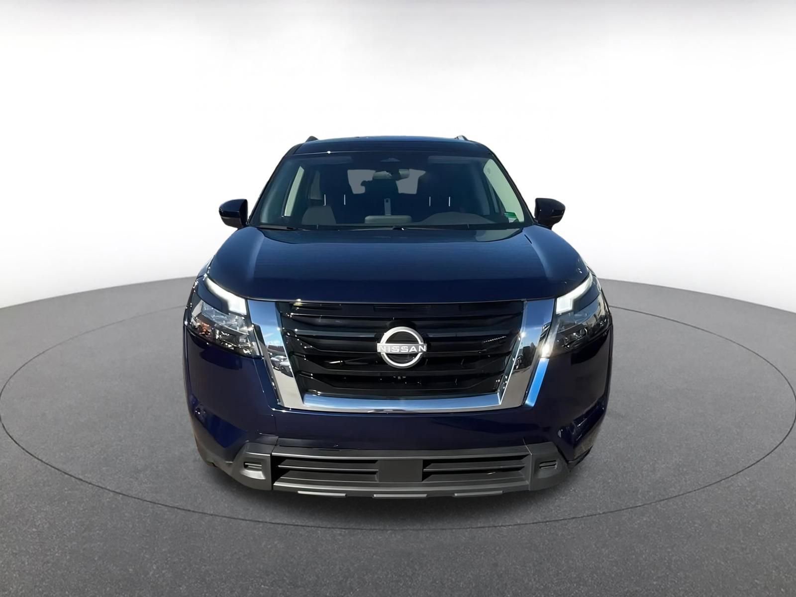 Used 2025 Nissan Pathfinder SV image 4