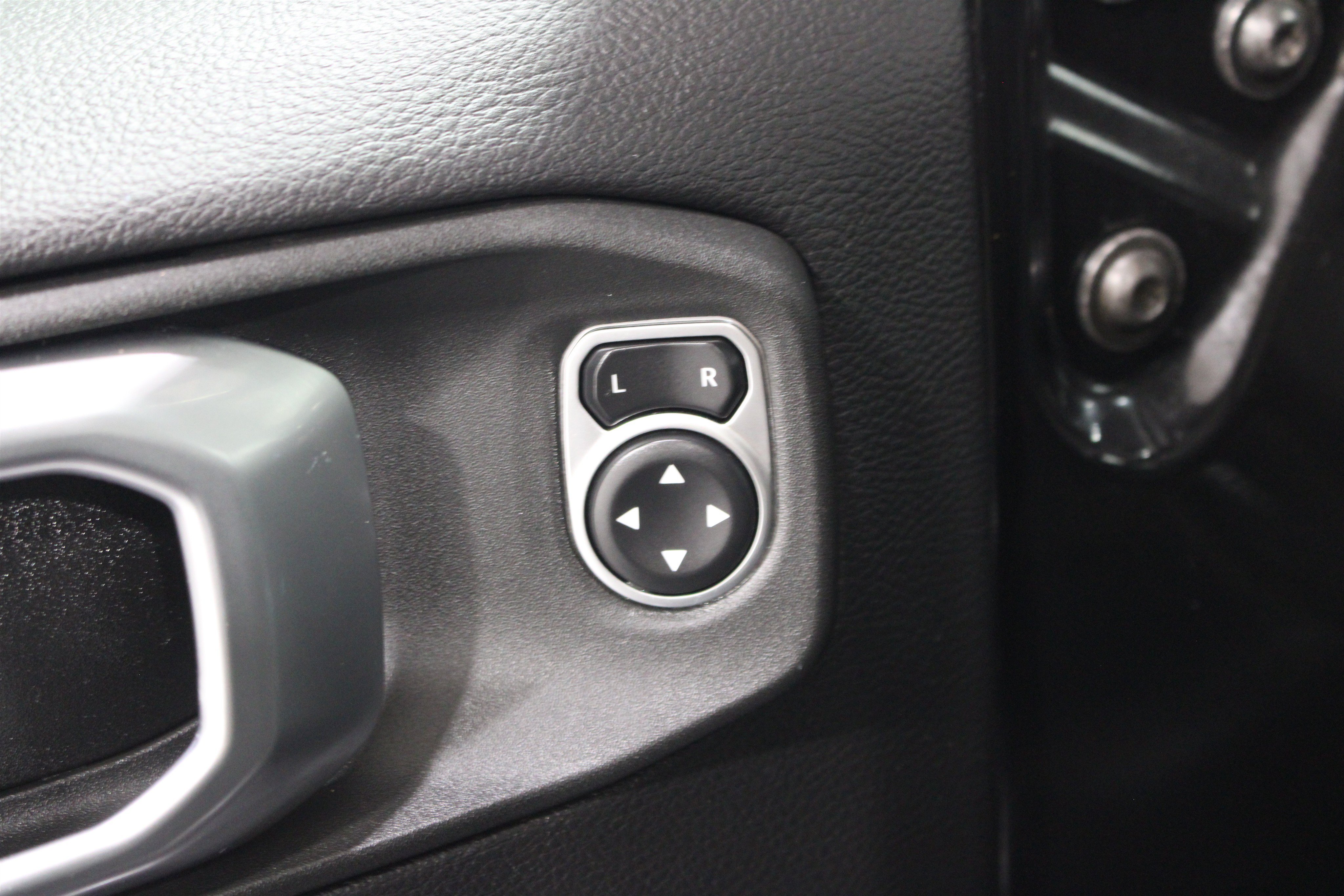 Used 2023 Jeep Gladiator Overland AWD/4WD image 8