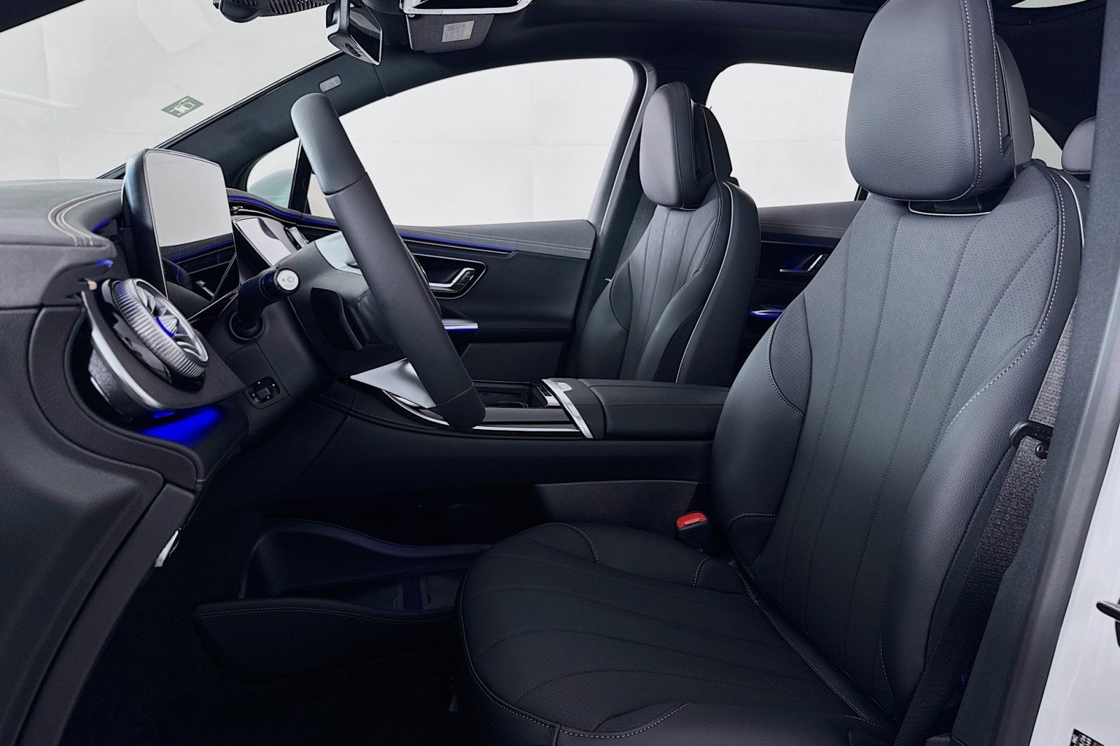 New 2026 Mercedes-Benz EQE 320 4MATIC SUV image 15