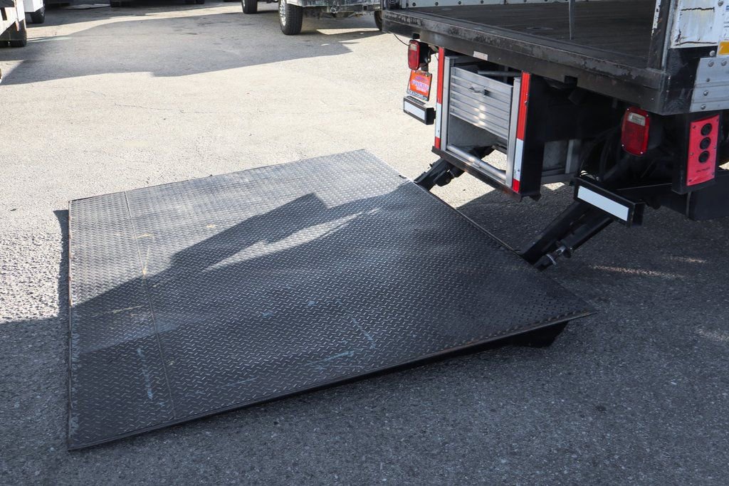 Used 2017 Ford F550 2WD Regular Cab Super Duty image 11