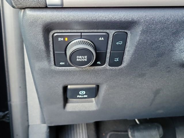 Used 2025 Ford Expedition Active image 14