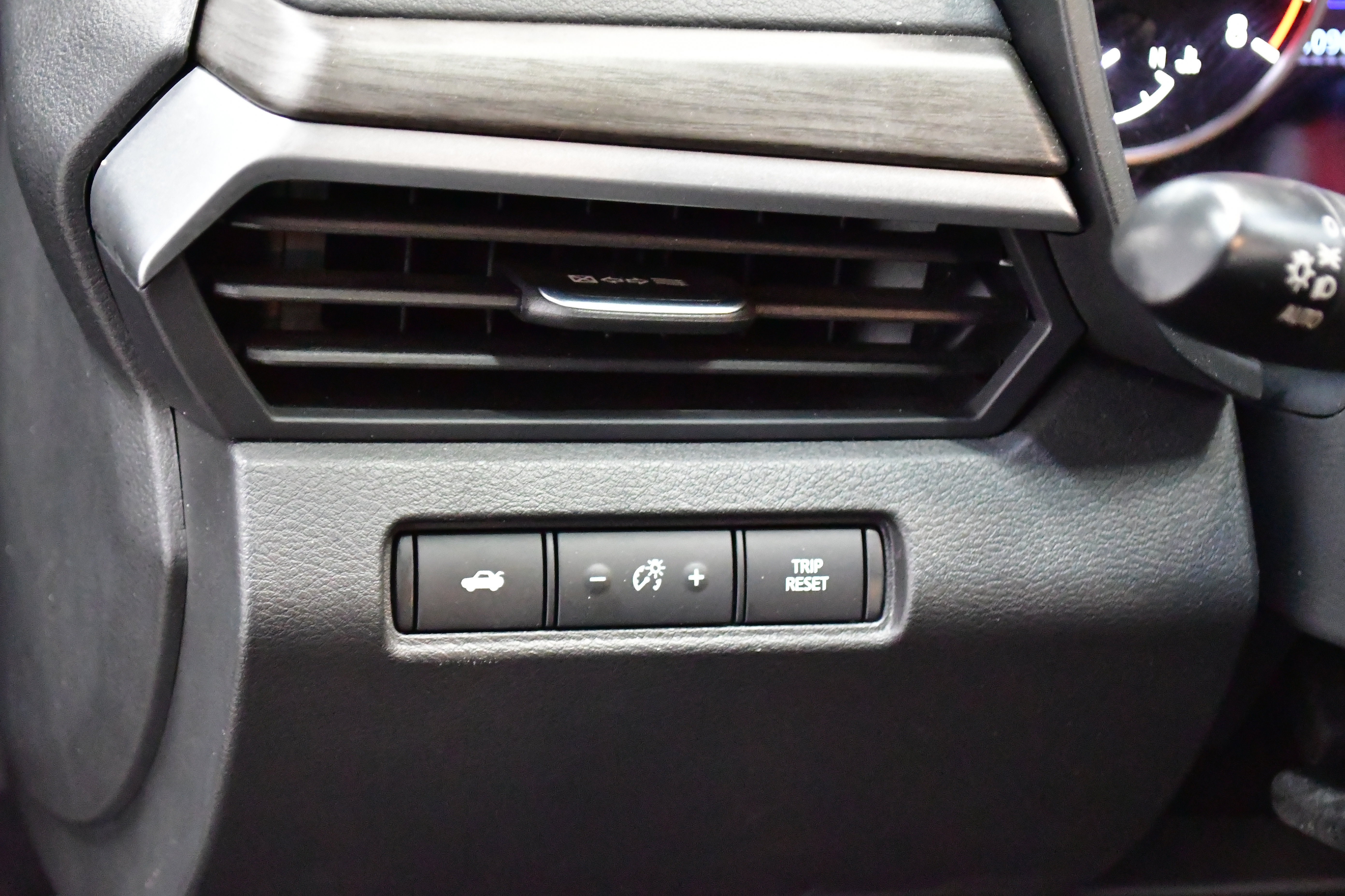 Used 2025 Nissan Altima 2.5 SV FWD image 13