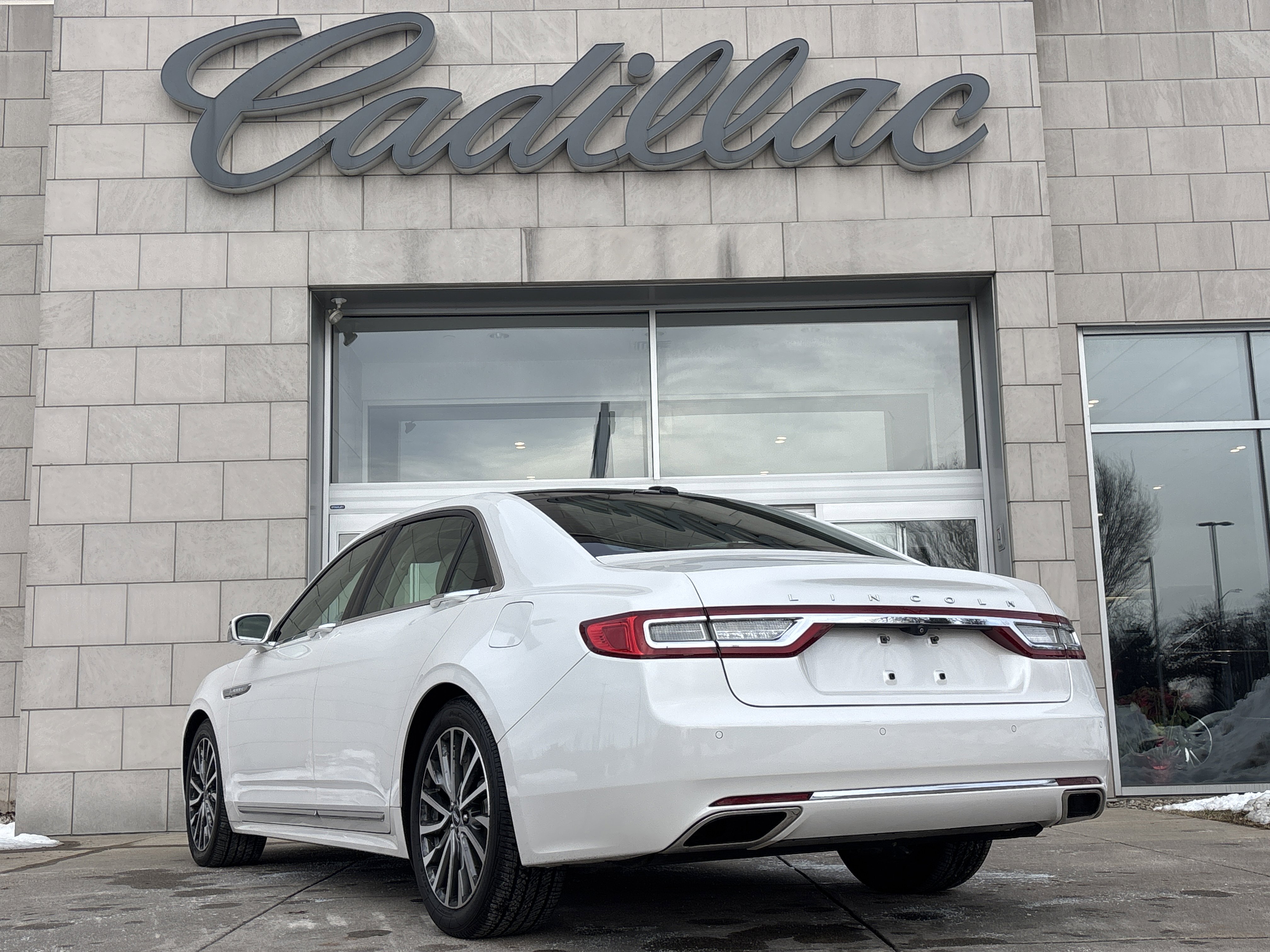 Used 2017 Lincoln Continental Select image 8