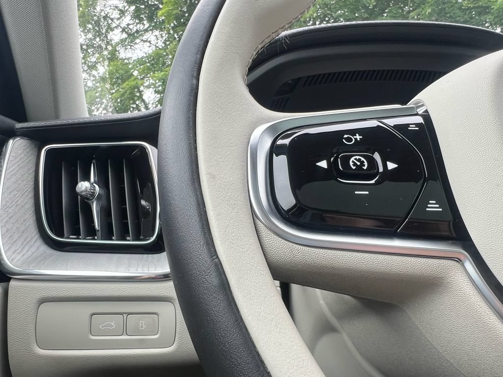 Certified 2024 Volvo XC60 T8 Ultimate w/ Climate Package AWD/4WD image 12