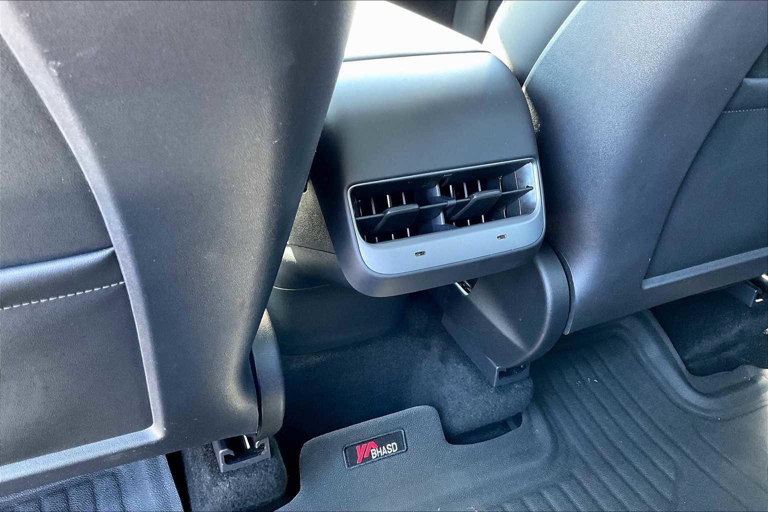 Used 2023 Tesla Model Y AWD image 32