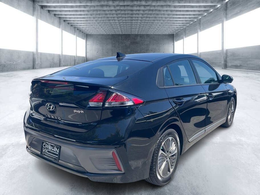 Used 2022 Hyundai Ioniq SE FWD image 3