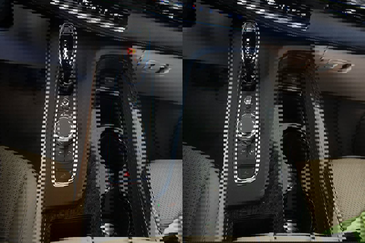 Used 2021 Cadillac Escalade Premium Luxury w/ Driver Assist Tech Package AWD/4WD image 39