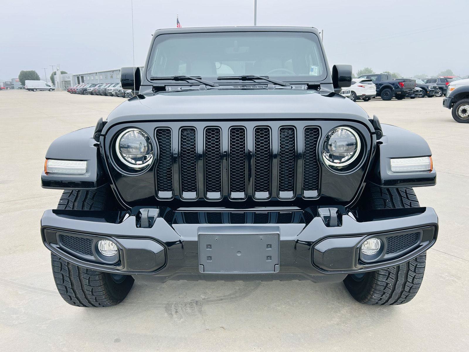 Used 2023 Jeep Wrangler Unlimited Sahara AWD/4WD image 31